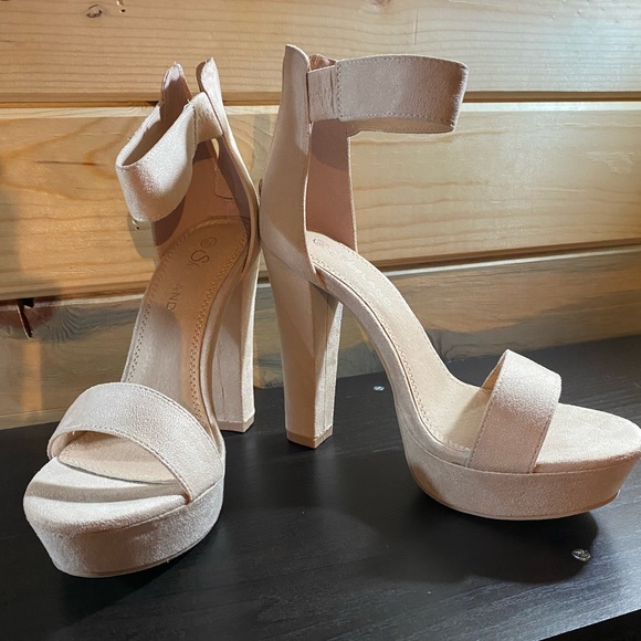 Heels - Picture 2 of 3